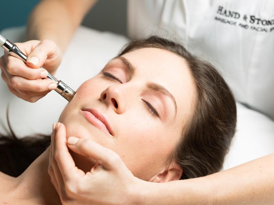 Couples Massage Redmond, WA Couples Massage in Redmond, WA 98052 Hand And Stone Massage And